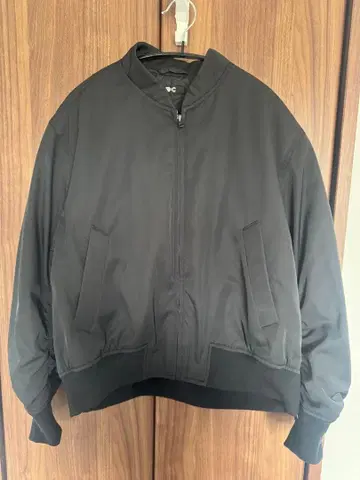 컨디션 최상 유니클로C 보머 자켓 블랙 M 사이즈