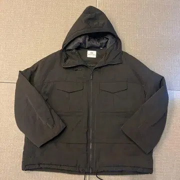 유니클로 화이트 마운티니어링 하이브리드 다운 오버사이즈 파카