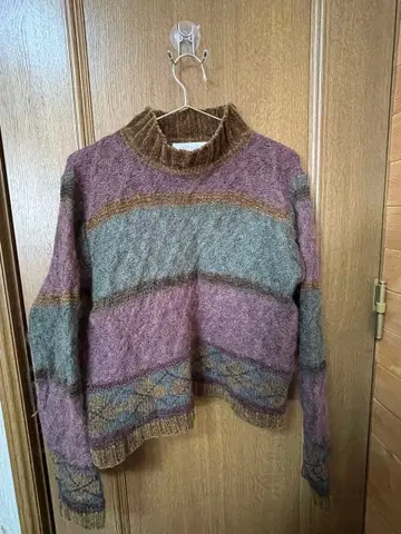 울 혼방 하이넥 스웨터