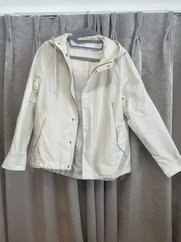 URBAN RESEARCH 후드 부착 아이보리 마운틴 후드티