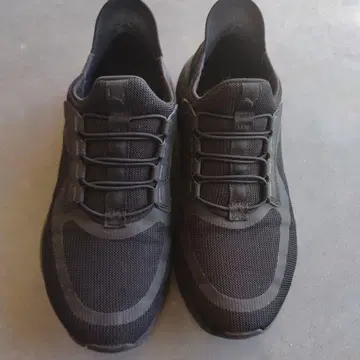 블랙 메쉬 러닝화