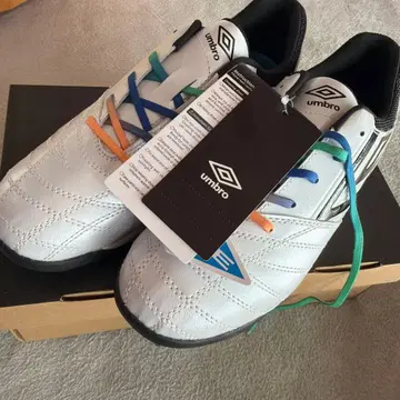 umbro 축구화 화이트