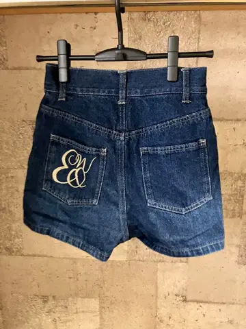 INGNI 다크 네이비 데님 숏팬츠 자수 로고 포함