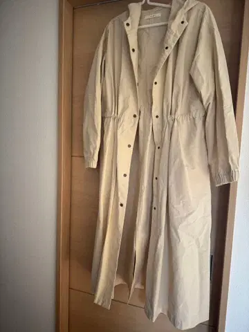 e.r.g. 베이지 롱 코트 후드 부착