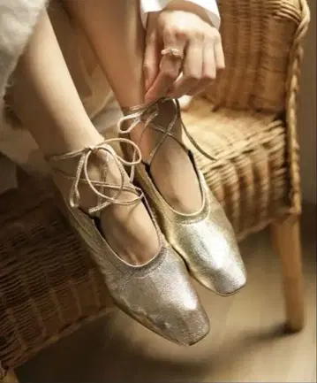 골드 리본 포함 플랫슈즈