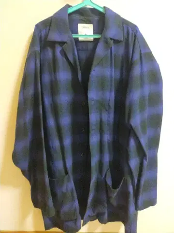 파랑과 블랙 체크 무늬 긴팔 셔츠