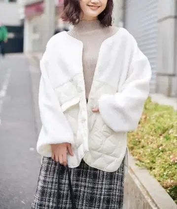 Rejoule 보아 x 충전솜 퀼팅 퍼프 소매 코트