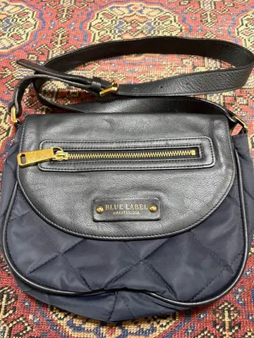 블루 레이블 크레스트브릿지 숄더백