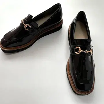 minia 통굽 에나멜 로퍼 블랙 골드 비트 스퀘어토 L