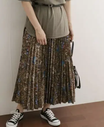 어반 리서치 도어스 플라워 프린트 롱 플리츠 스커트