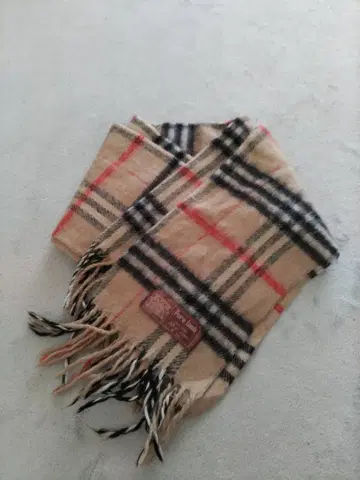 퓨어 램 체크 무늬 머플러 울 100% 베이지 바탕에 블랙 레드 라인