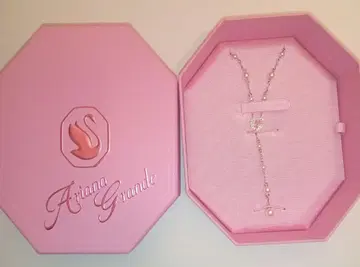 Ariana Grande x Swarovski Y자형 목걸이