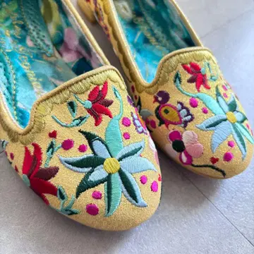 불규칙 초이스 Irregular Choice 자수 펌프스 36