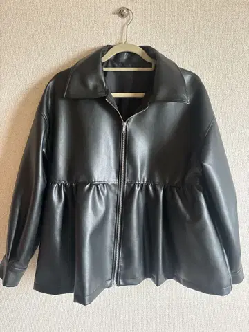 새상품급 가죽 페플럼 자켓 M 사이즈 프로즈 베일