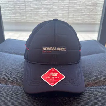 NEW BALANCE 네이비 캡 빨간색 라인