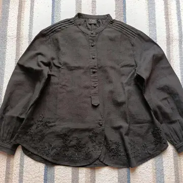 [ 미사용 새상품 ] Lene 블랙 자수 긴팔 셔츠