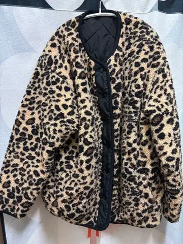 레오파드 무늬 보아 자켓