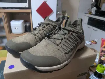 KEEN 올리브 스니커즈