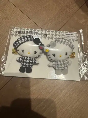 헬로키티 체크 무늬 헤어 액세서리 2개 세트
