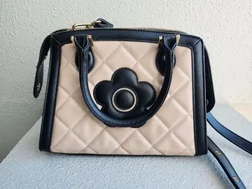 마리콴트 퀼팅 디자인 숄더백