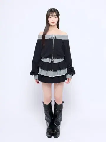 BUBBLES 버블스 바이컬러 오프숄더 맨투맨 상의+스커트 세트