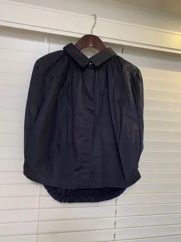 LUTZ HUELLE 네이비 벌룬 셔츠