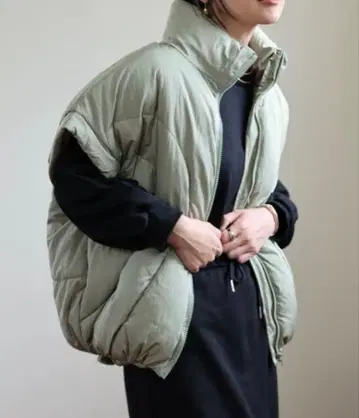 ULEULA 오버 숄더 에코 다운 베스트 카키