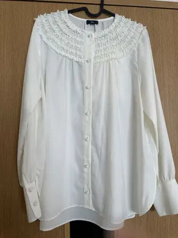 SONO 미니 프릴 블라우스