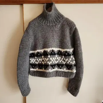 스웨터. 가격은 220000했습니다.