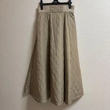 시니컬 퀼팅 롱 스커트 플레어 베이지 심플 가을/겨울