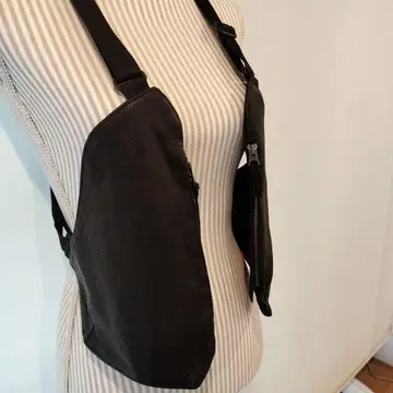 더 페이스 오프 블랙 가죽 더블 지퍼 숄더백