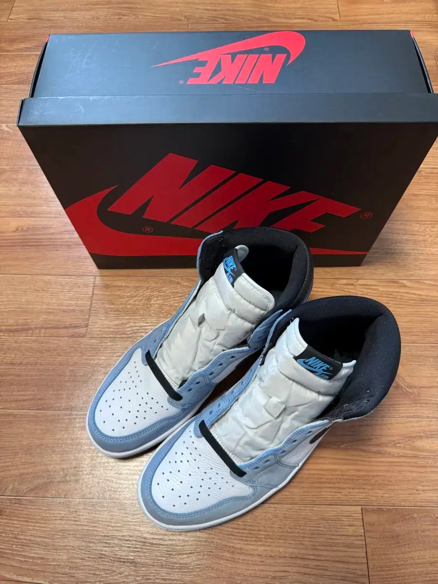 Nike Jordan 1 Retro High OG University Blue 285