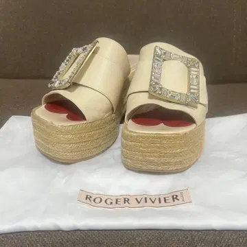 ROGER VIVIER 베이지 플랫폼 샌들 비쥬 헝겊 가방 포함