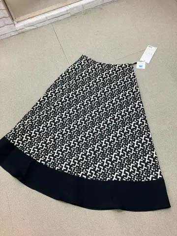 ( K11013 ) 새상품 ICHIE 이치 기하학 패턴 플레어 롱 스커트