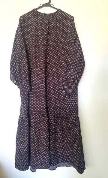 [ 새상품급 ] 로즈버드 도트 무늬 긴팔 플레어 원피스