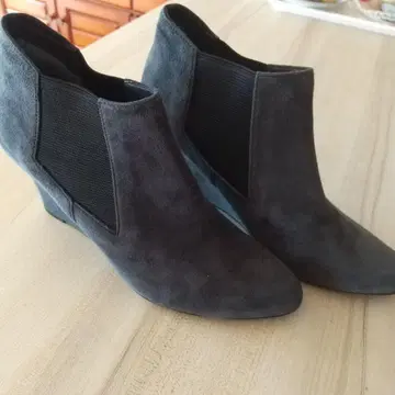 다크 그레이 사이드 고어 부티