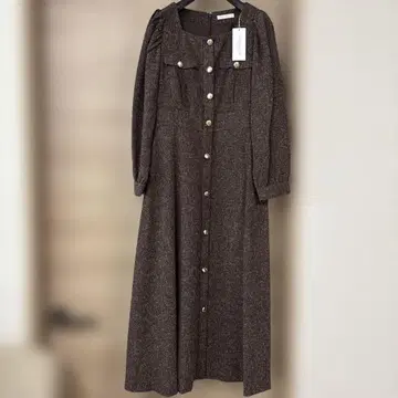 신상 PROPORTION 버튼 달린 트위드 원피스