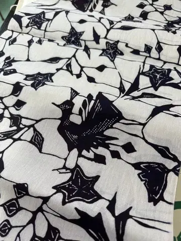유카타 옷감 화이트 베이스에 네이비 새와 별 무늬 기아이조메