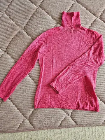 핑크 터틀넥 스웨터 긴팔