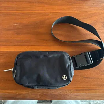 lululemon 바디백 블랙