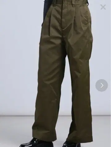 더블 스탠다드 턱 와이드 팬츠