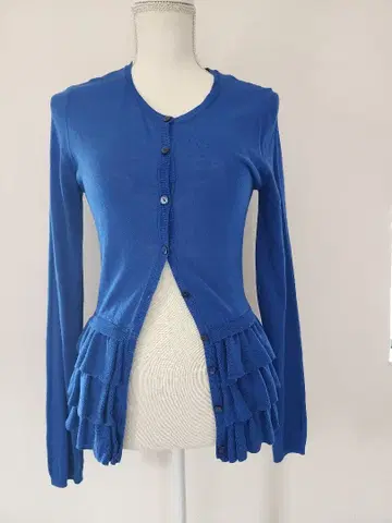 프릴 달린 파랑 긴팔 가디건