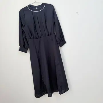 아롯타 고급 광택 플레어 원피스