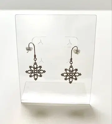 눈꽃, 흔들리며 반짝이는 후크 귀걸이, 후크는 플라티나 900 각인 있음