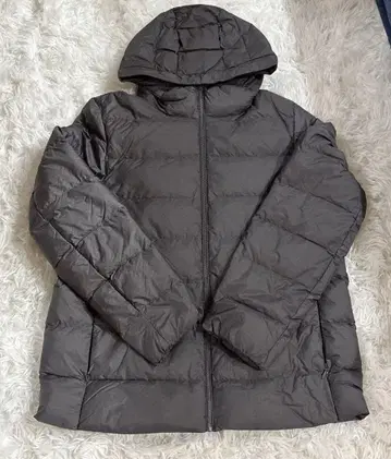 유니클로 울트라 라이트 다운 후드 부착 XL 그레이