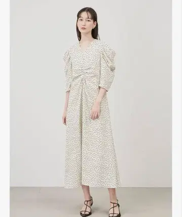 [ 2025 ] 미라 오웬 V넥 턱 개더 도트 원피스