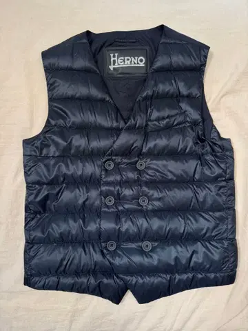새상품급 Herno 헬레노 네이비 다운 베스트 더블 브레스트 48