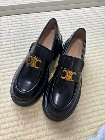 블랙 가죽 통굽 로퍼