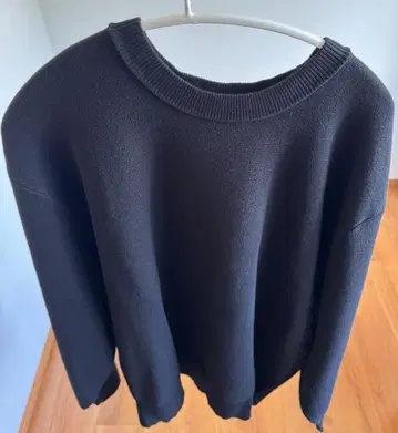 GU 블랙 크루넥 니트 L 사이즈 2025년 10월 구매 거의 새상품