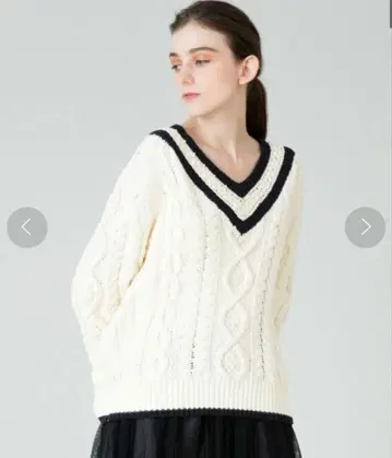 [ LOULOU WILLOUGHBY ] 플라워 케이블 V 풀오버